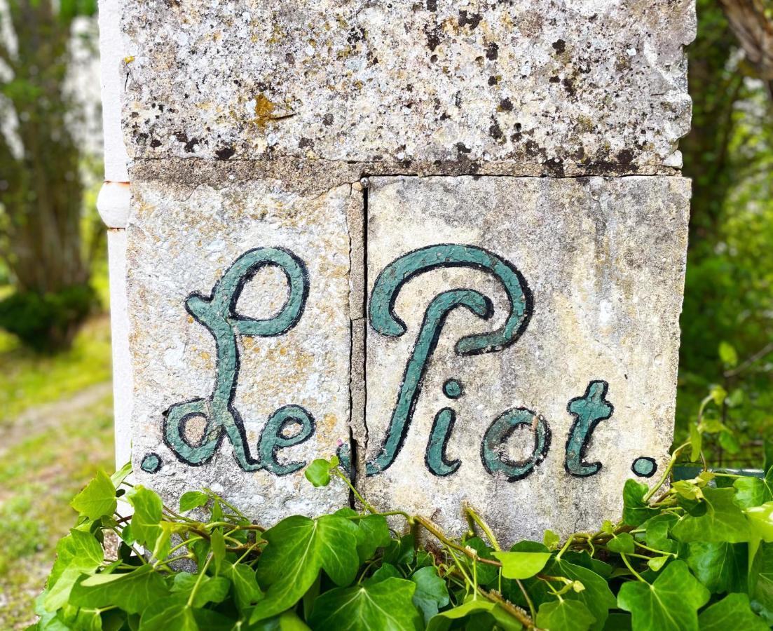 Petit Chateau Le Piot Bed and Breakfast Fleurance Exteriör bild