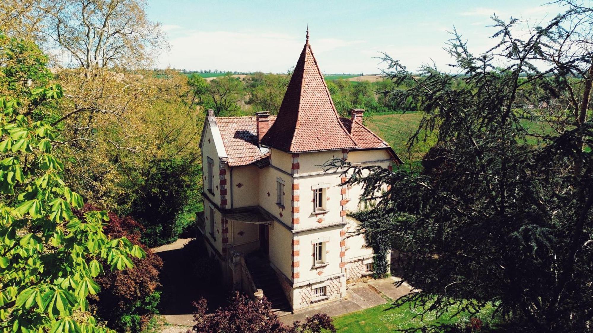 Petit Chateau Le Piot Bed and Breakfast Fleurance Exteriör bild