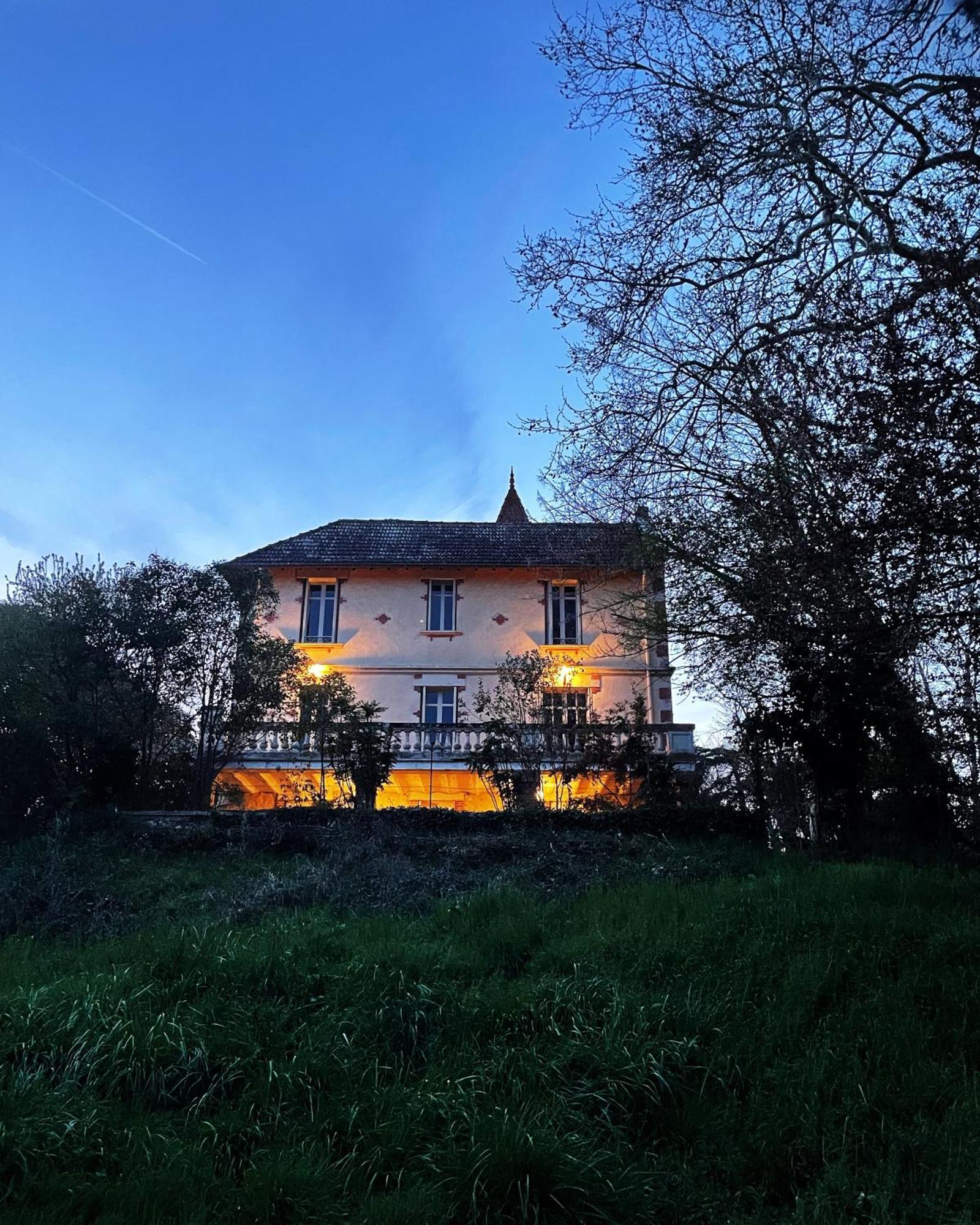 Petit Chateau Le Piot Bed and Breakfast Fleurance Exteriör bild