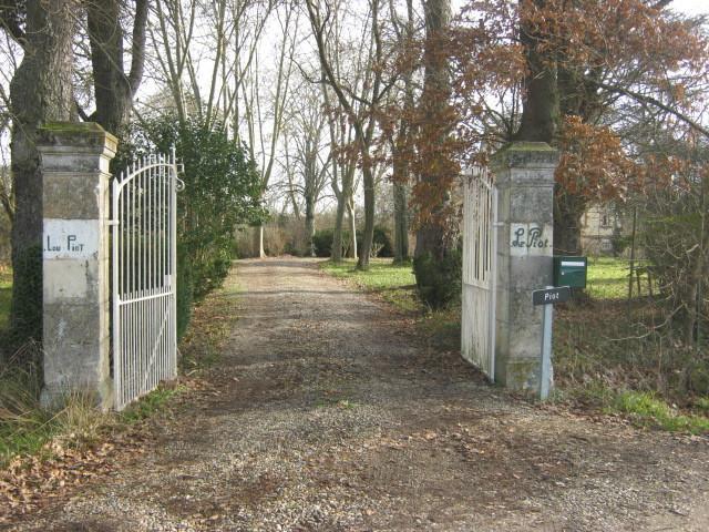 Petit Chateau Le Piot Bed and Breakfast Fleurance Exteriör bild